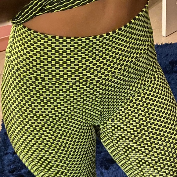 FRI SALE 🔥NEON GREEN SCRUNCH BUTT LIFT SET S/M - Picture 5 of 6